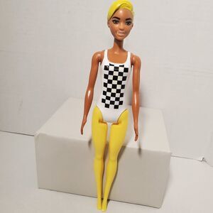 Mattel 2019 Barbie Fashion Doll – Checkerboard Swimsuit, Yellow Legs‎ – 1186